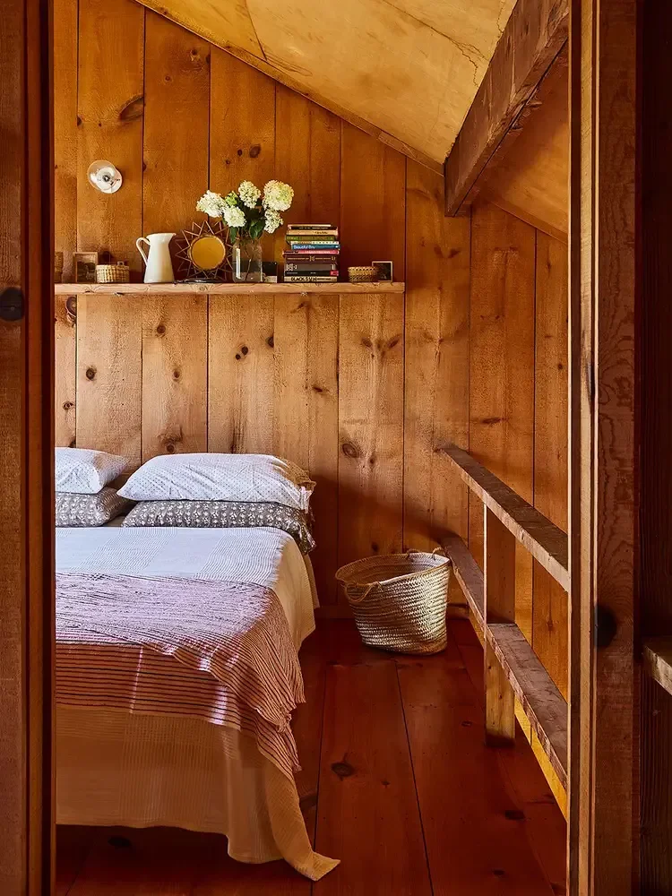 11 Designer-Approved Ways to Fill the Empty Space Above Your Bed