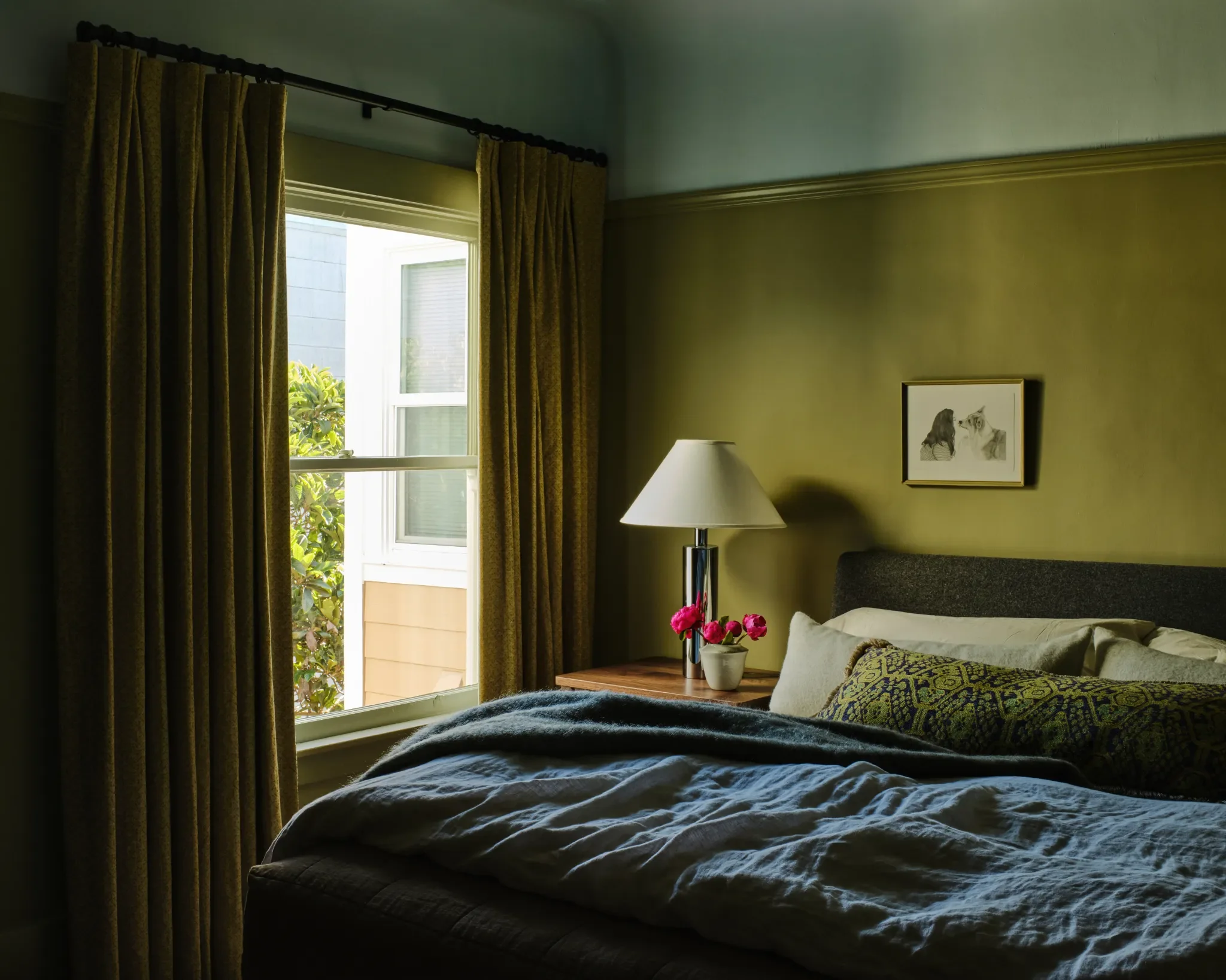 Designers Are Editing Bed Styling Down to a Single Sculptural Pillow