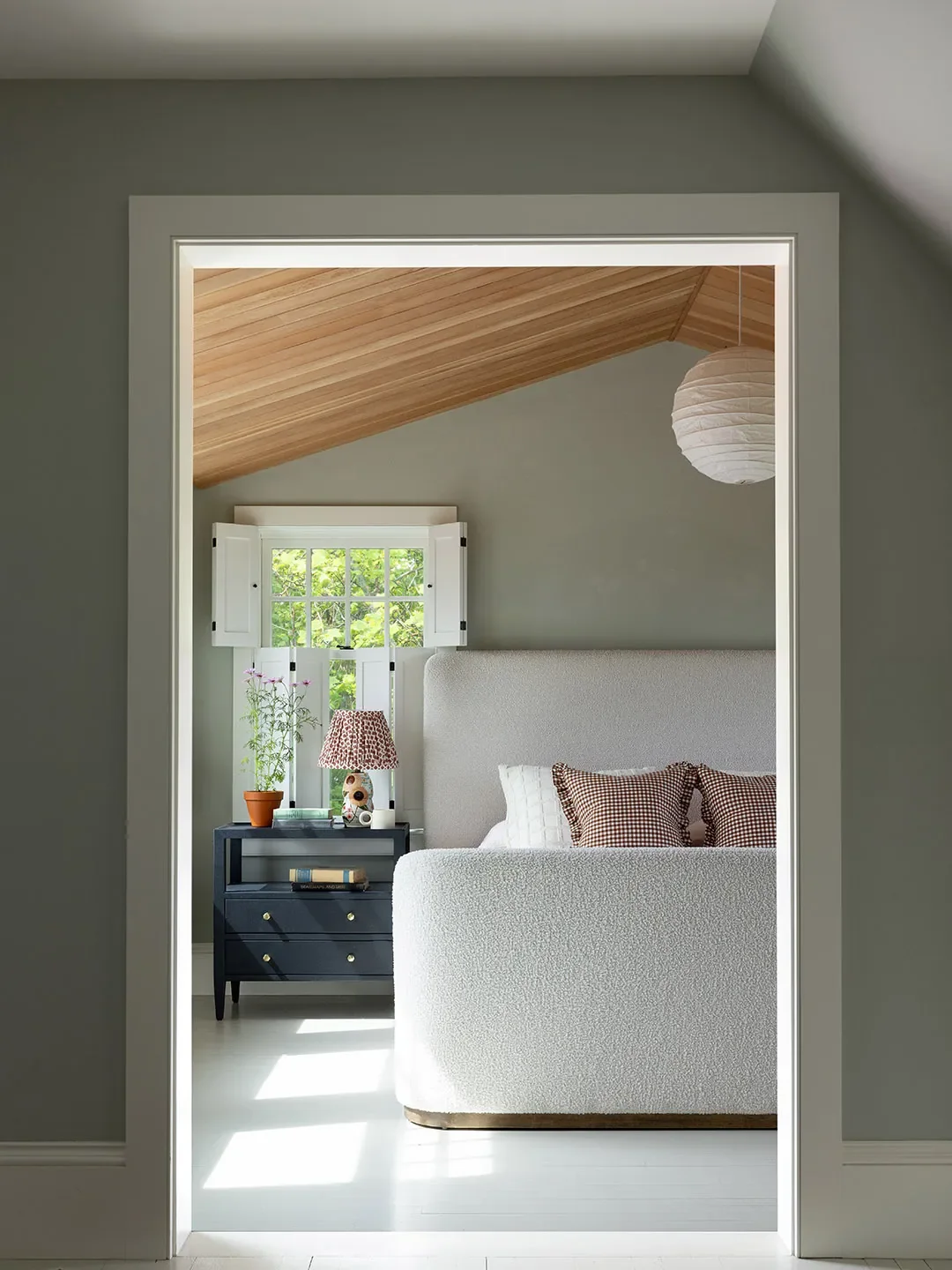 Martha Stewart Endorses This Divisive Bedroom Design Decision