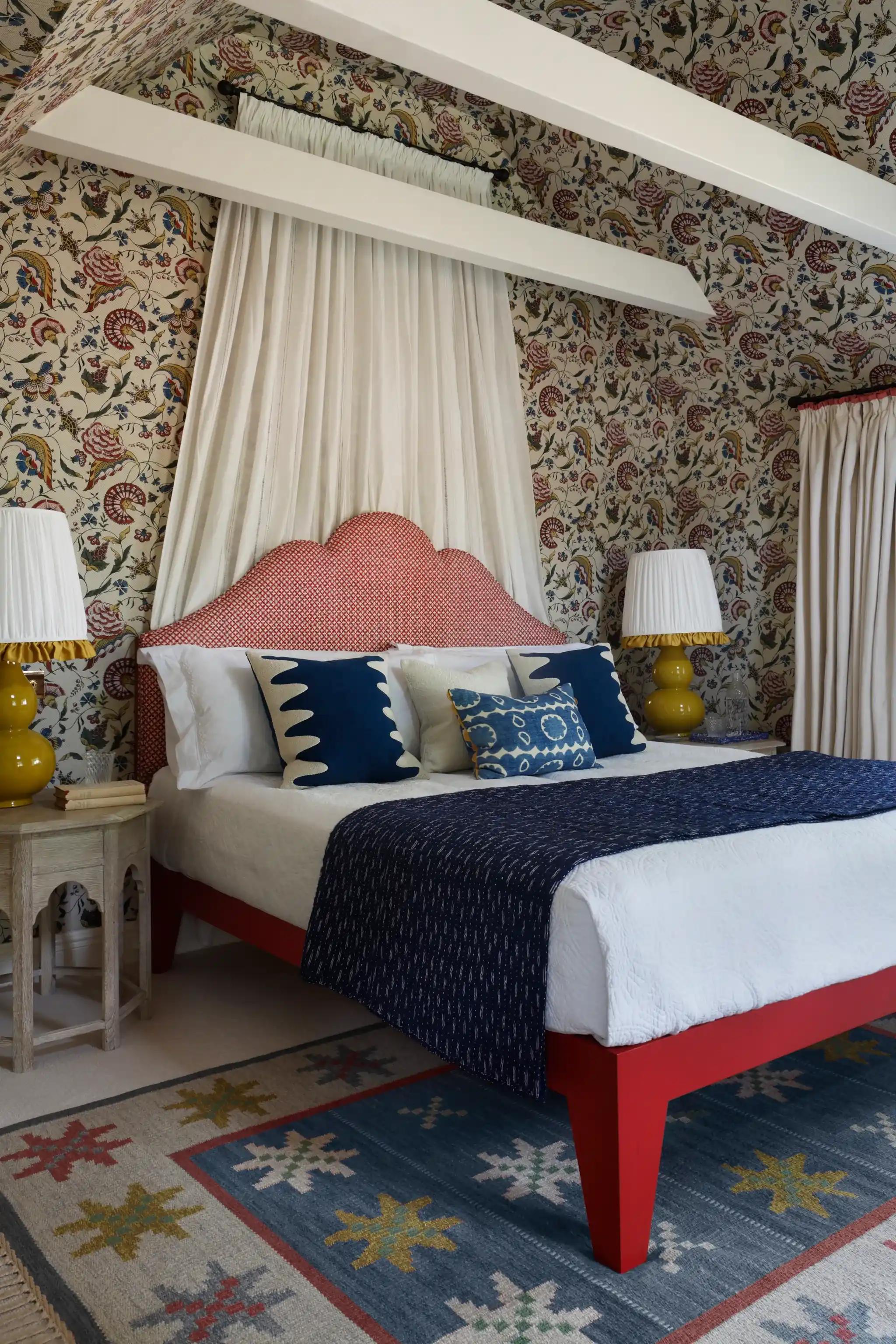 The Half-Tester Canopy Bed Designers Want You to Reconsider
