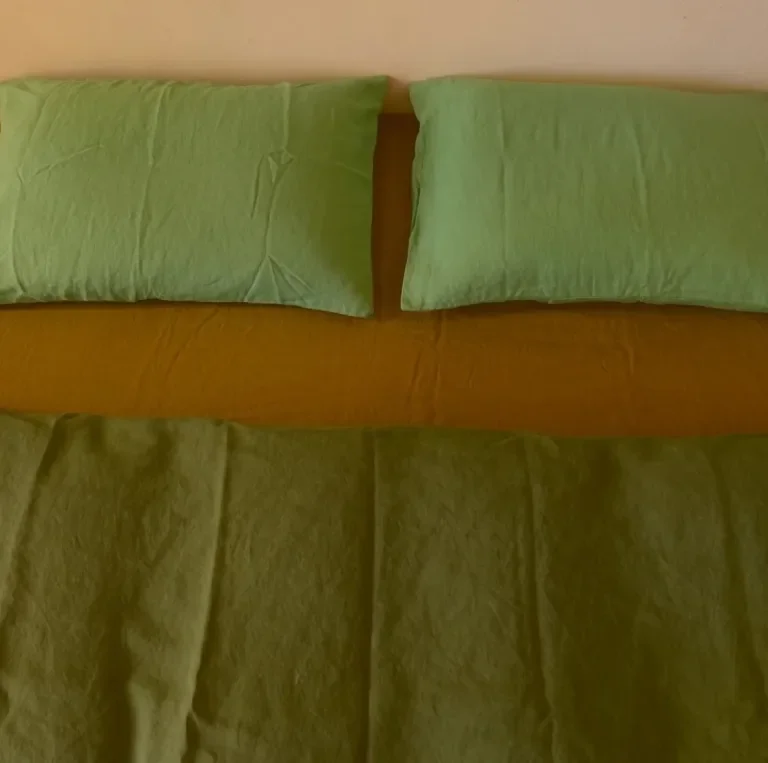 The Three-Color Formula Dominating Bed Styling in 2026