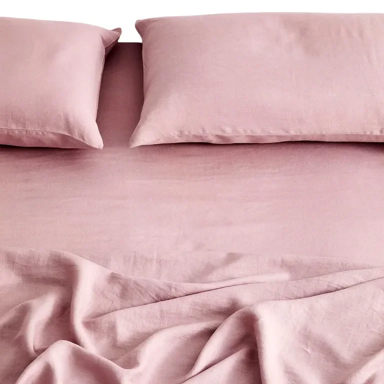 The Three-Color Formula Dominating Bed Styling in 2026
