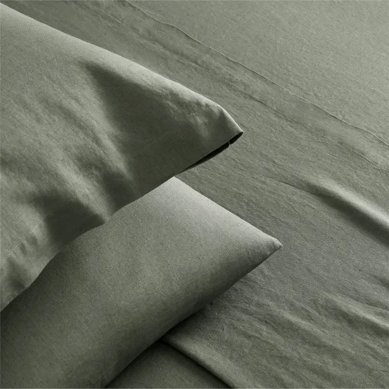 The Three-Color Formula Dominating Bed Styling in 2026