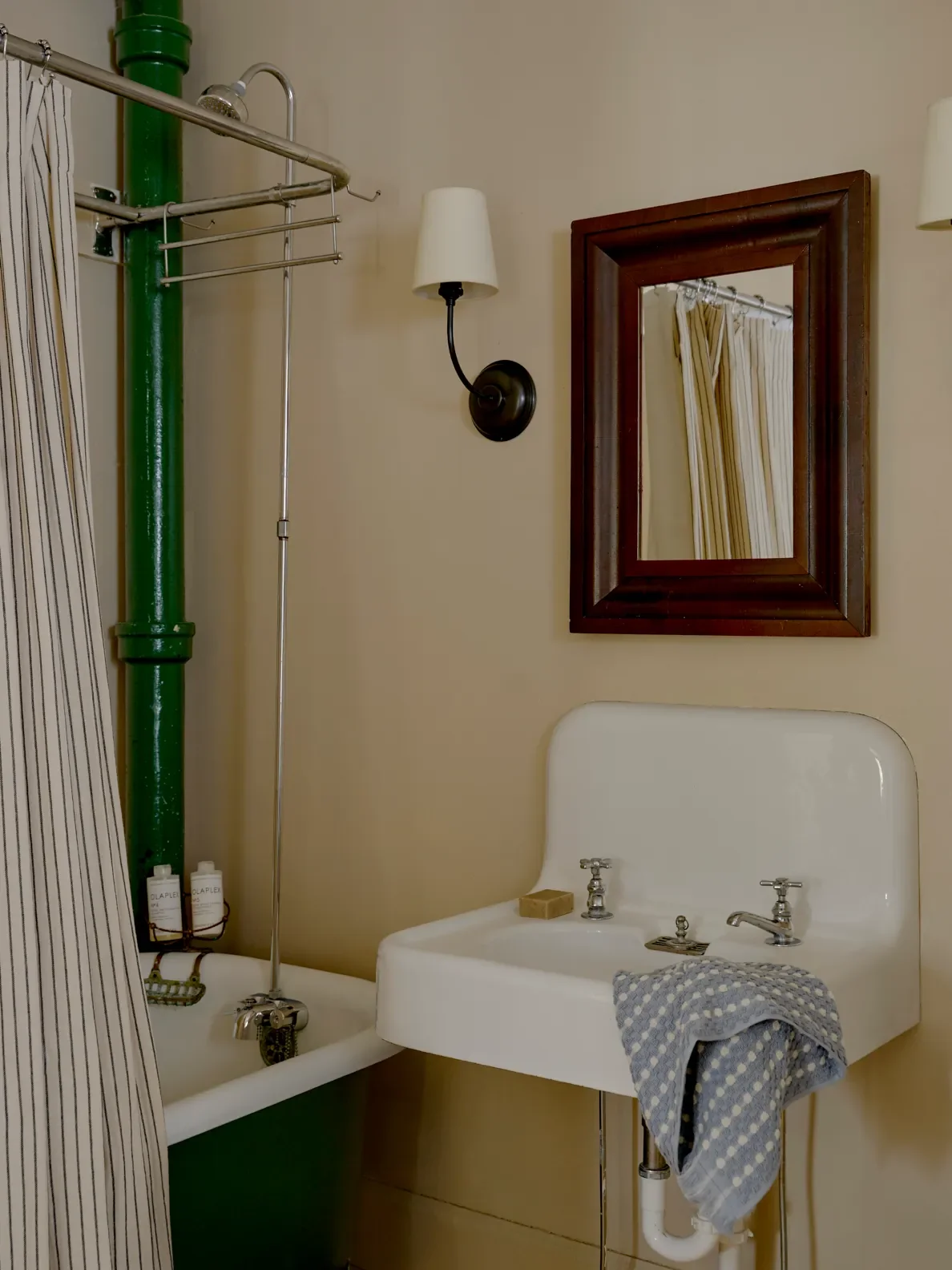 An 1860s Vermont Farmhouse, Once Unwanted, Becomes a Family’s Layered Retreat